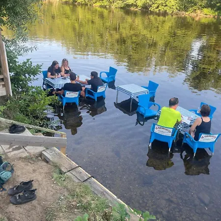 Tonneau Herbergement Insolite Au Camping Des Nieres Ebreuil Exterior foto