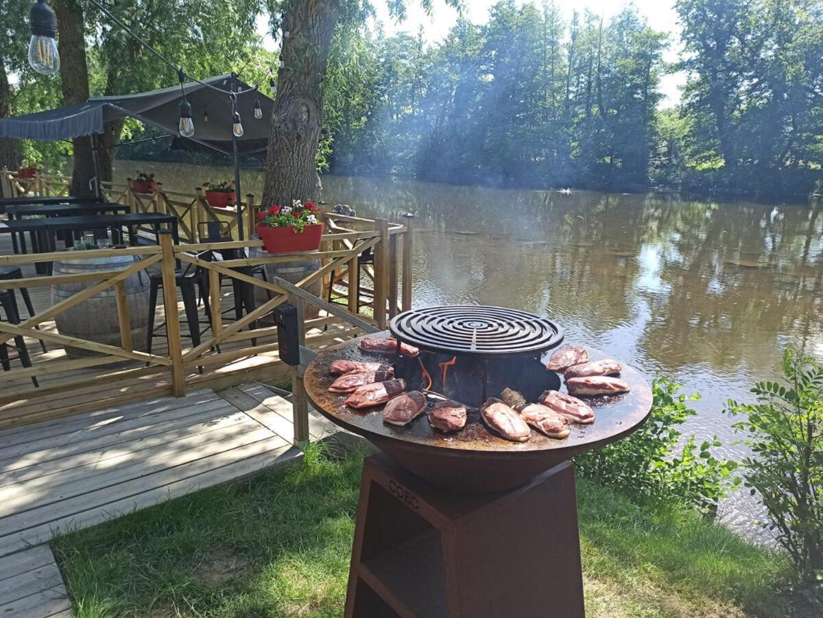 Tonneau Insolite Au Des Nieres Camping