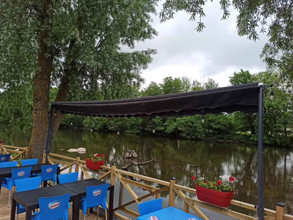 Tonneau Insolite Au Des Nieres Ebreuil